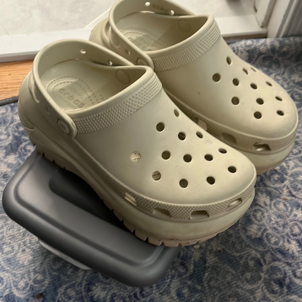 Platform crocs